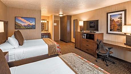 Queen Room with Two Queen Beds - Pet Friendly