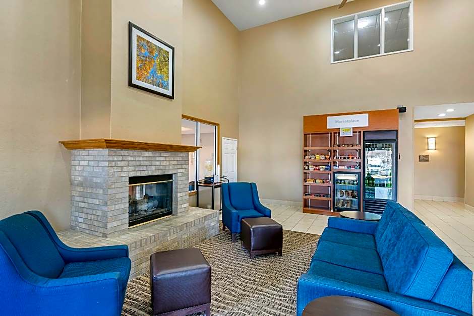 Comfort Suites Normal University area