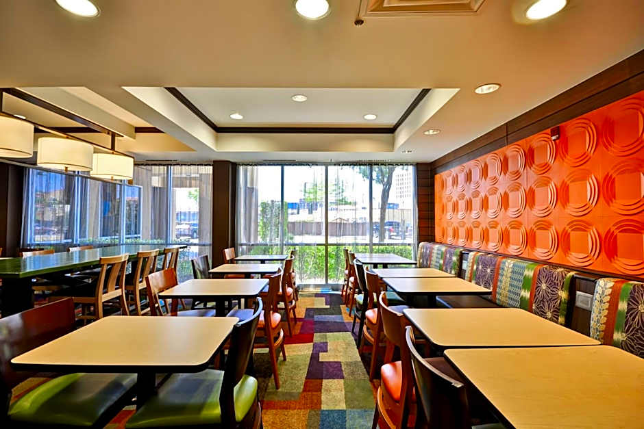 Fairfield Inn & Suites by Marriott Dallas Medical/Market Center