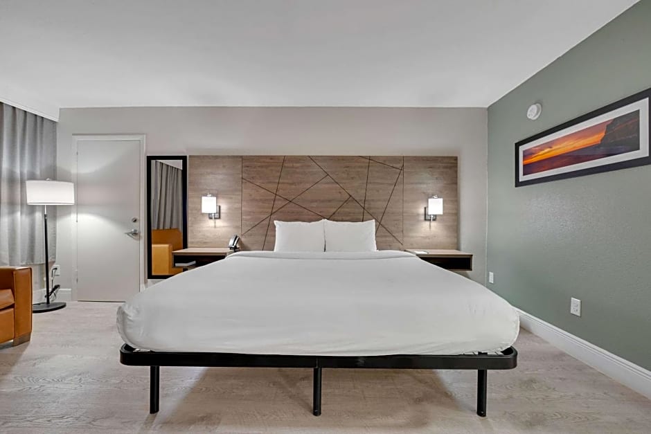 Quality Inn & Suites Airport/Cruise Port Hollywood