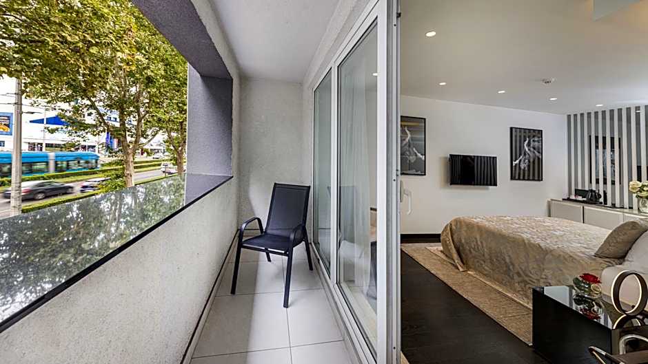 Hotel 9