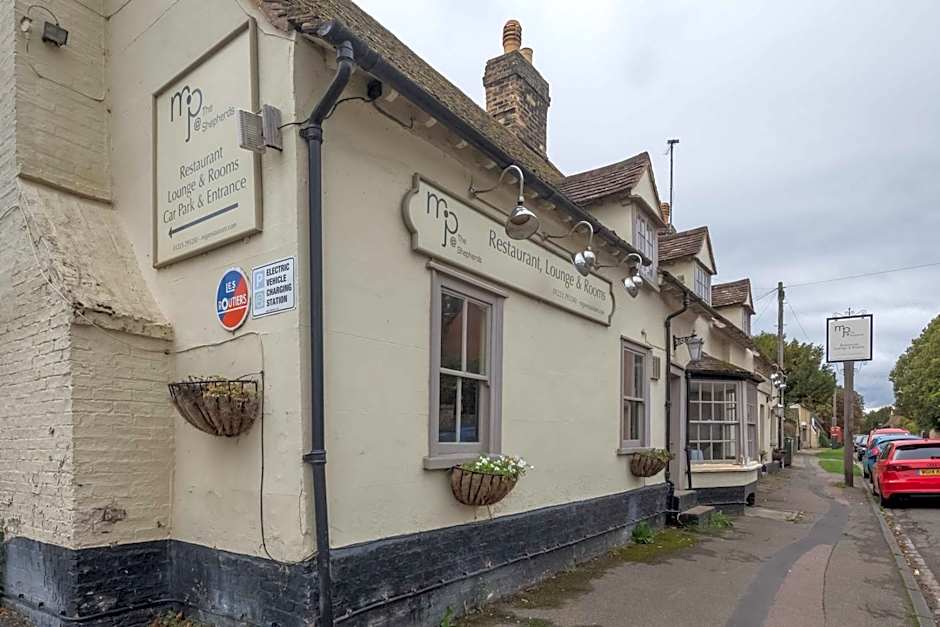 King Deluxe Ensuite with Shower-Bath and Courtyard View - Fawcett