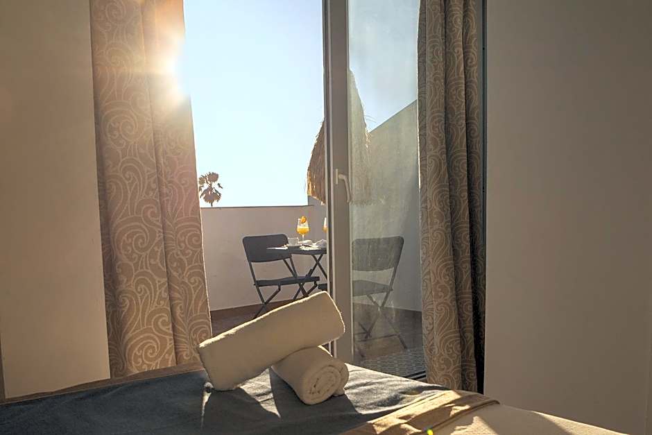 Hotel Playa Conil - Beachfront Studios & Suites