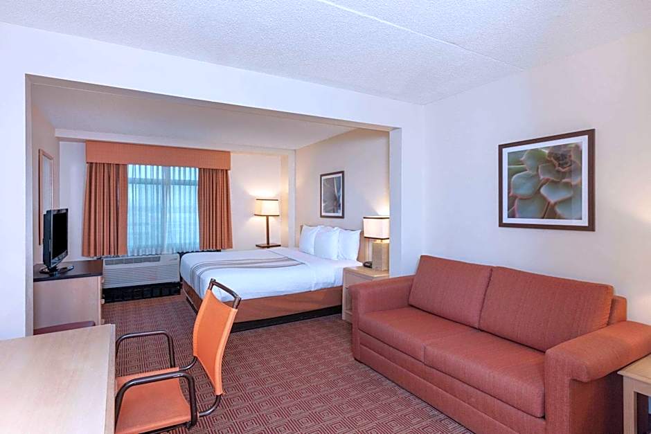 La Quinta Inn & Suites by Wyndham Garden City