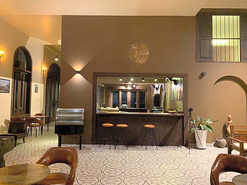 The J Break Boutique
