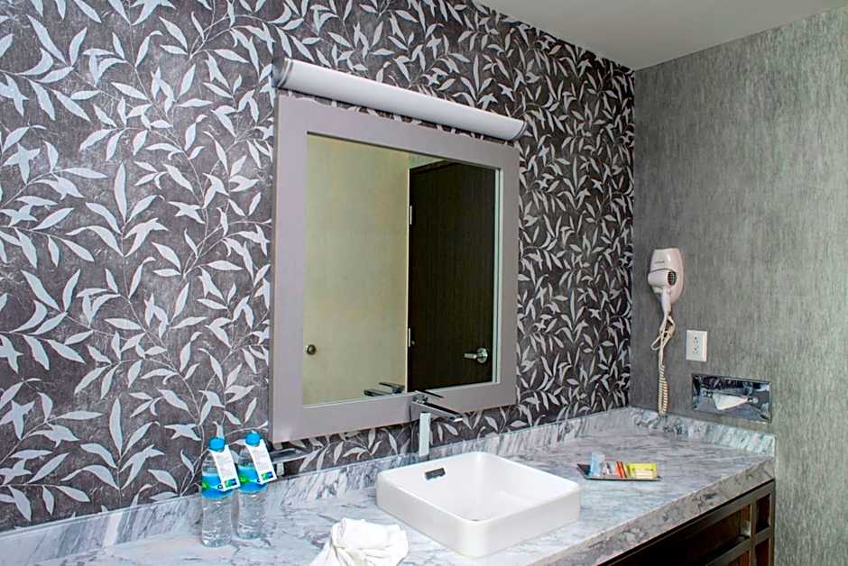 Holiday Inn Express & Suites Queretaro By IHG