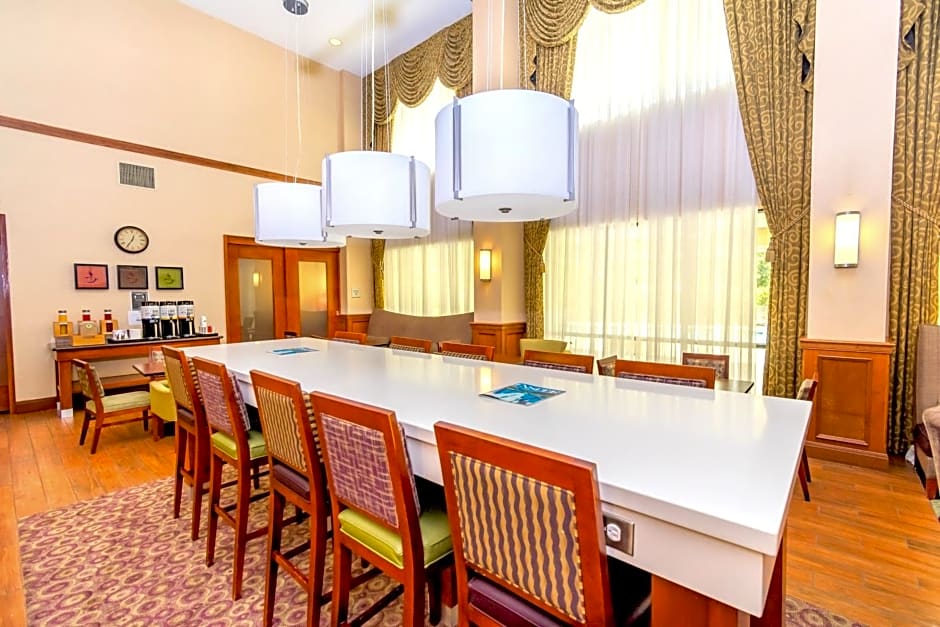 Hampton Inn & Suites College Station