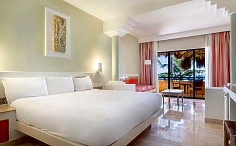 Junior Suite Ocean Front Beach Access Single Use