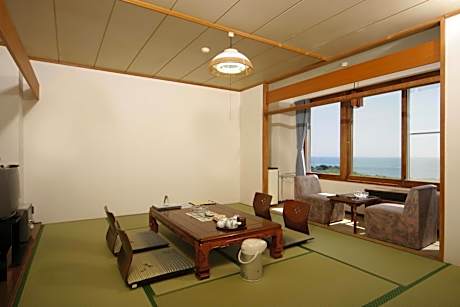 Japanese-Style Room with Shared Bathroom and Partial Ocean View(2-5Person) - Non-Smoking - Breakfast and Seafood Dinner Included