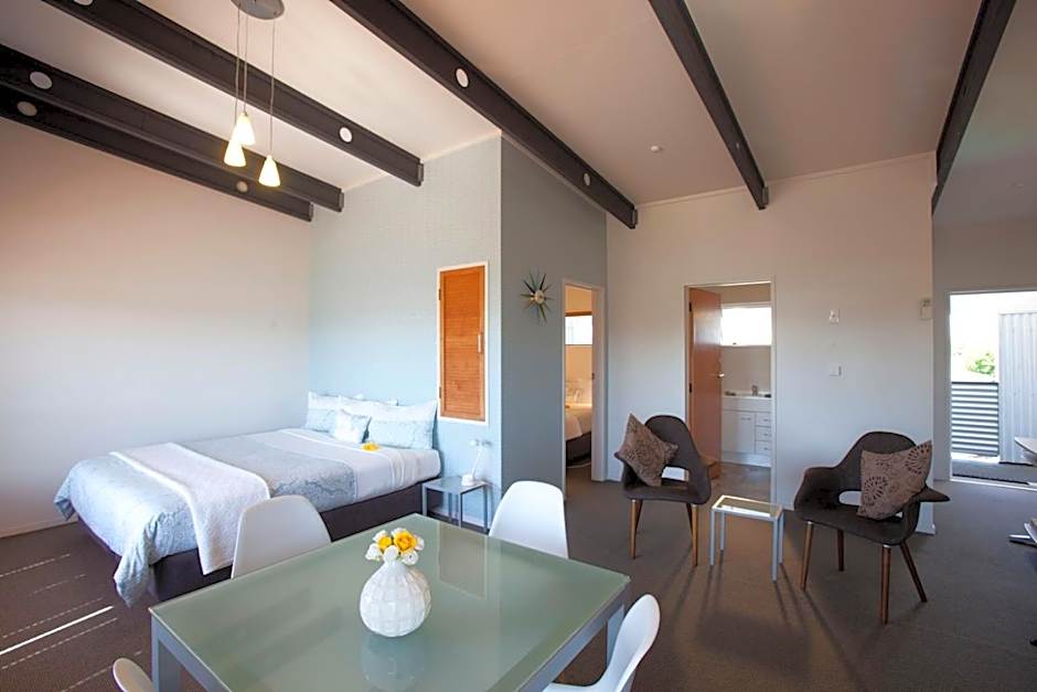 Broadway Motel & Miro Court Villas