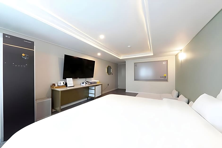 Brighten Hotel 