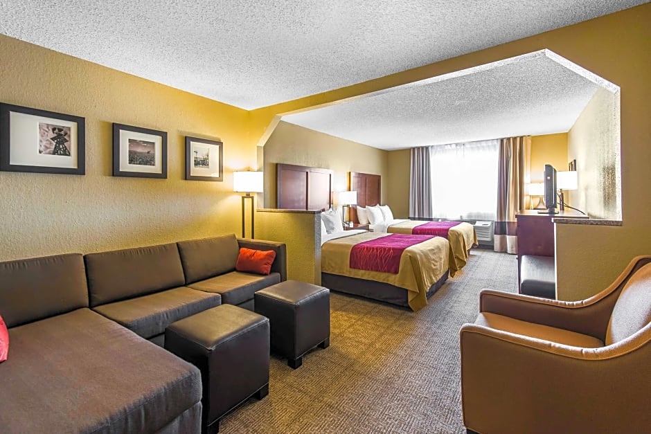 Comfort Inn & Suites Hays I-70