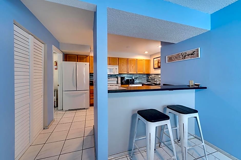 Siesta Key Beach - 2 Bedroom - 3 Beds - 3 Bathroom Duplex with Heated Swimming Pool