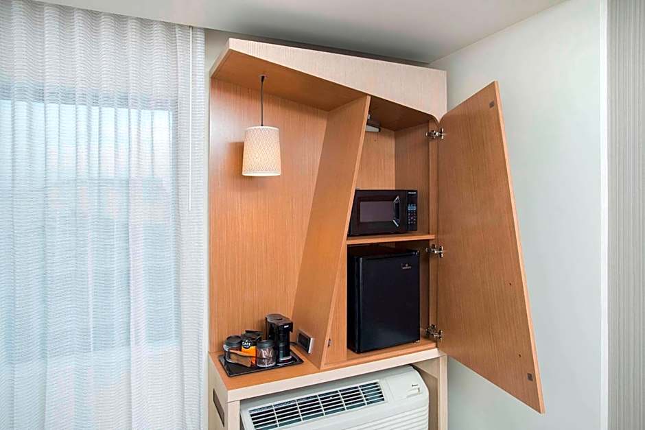 Courtyard by Marriott Redwood City