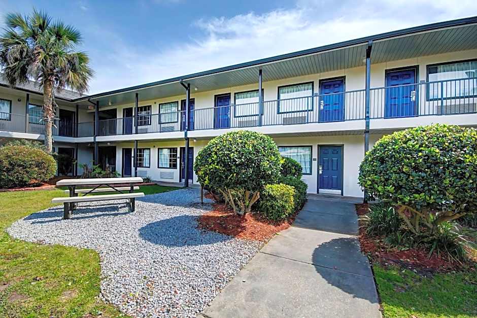 Studio 6-Ocean Springs, MS