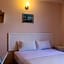 Victoria Hotel And Hostel