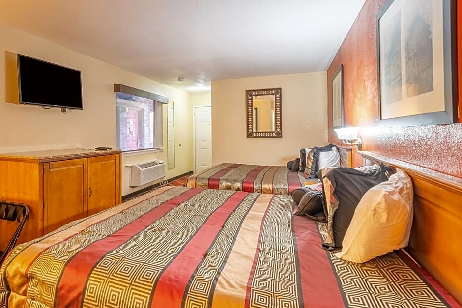 Econo Lodge Inn & Suites Downtown San Antonio