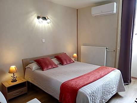 Family Room (2 Adults + 2 Children)