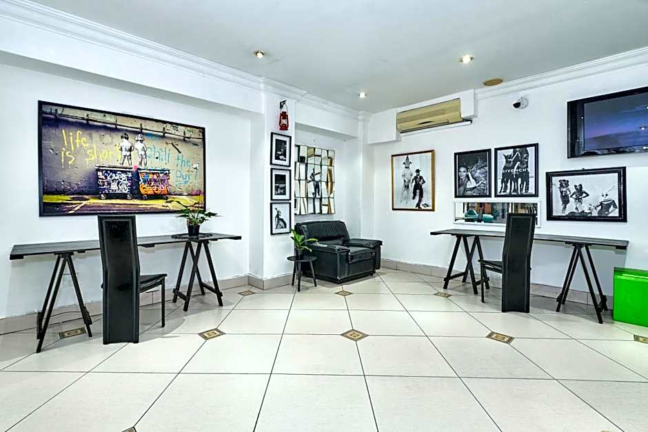 Inn & Out Sandton Park