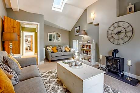 Broadrock Accommodation - Clock Cottage