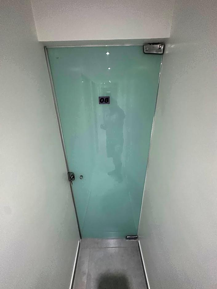 Quarto privativo com banheiro compartilhado em Pousada recém construída,a 500mts do pátio do forró