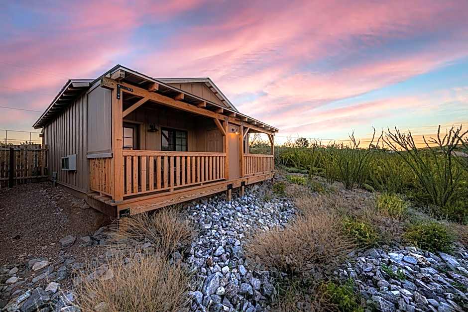 -Pet Friendly- Miners Cabin #5 -Two Double Beds - Private Balcony