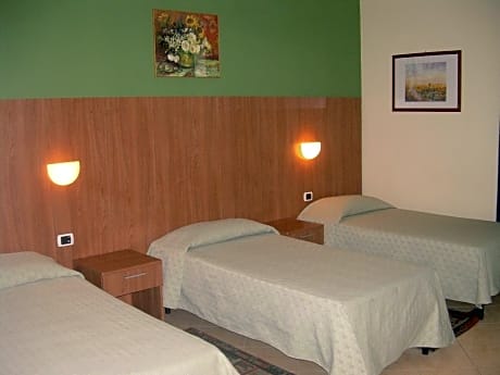 Triple Room with 2 Twin Beds