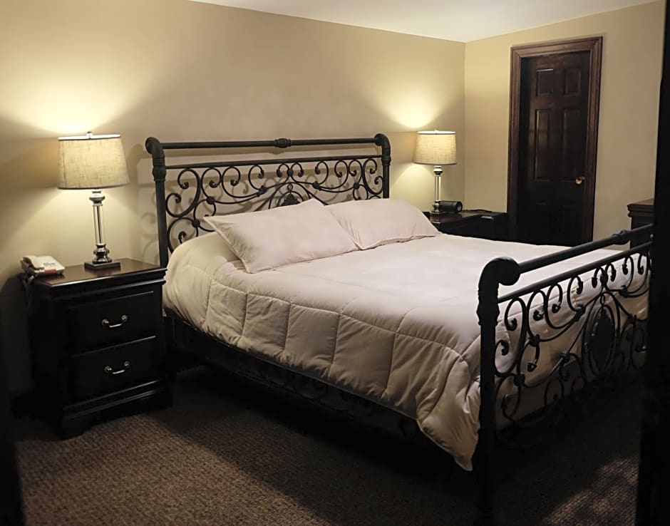 Chalet Inn & Suites