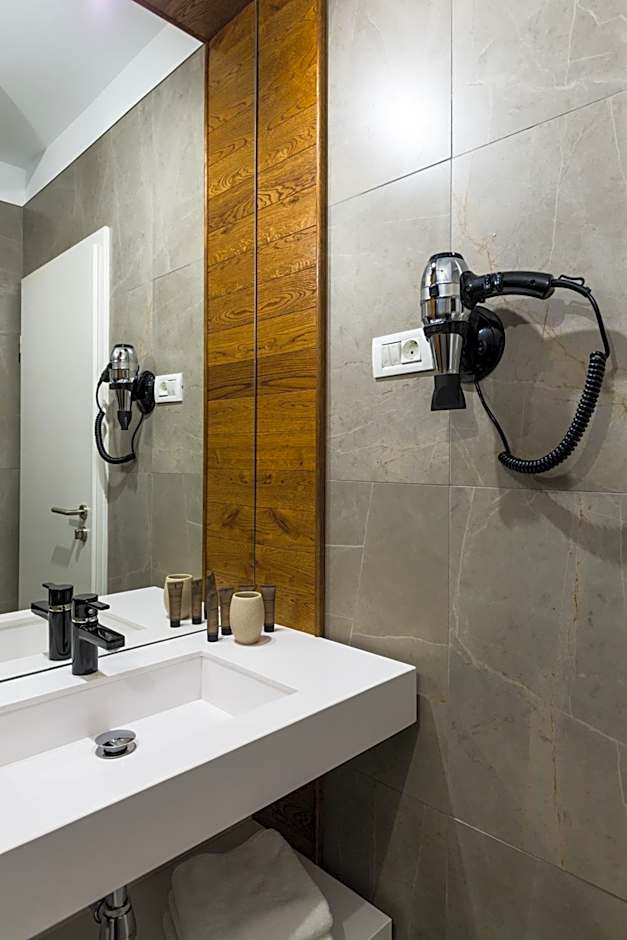 UpperHouse Suites & More