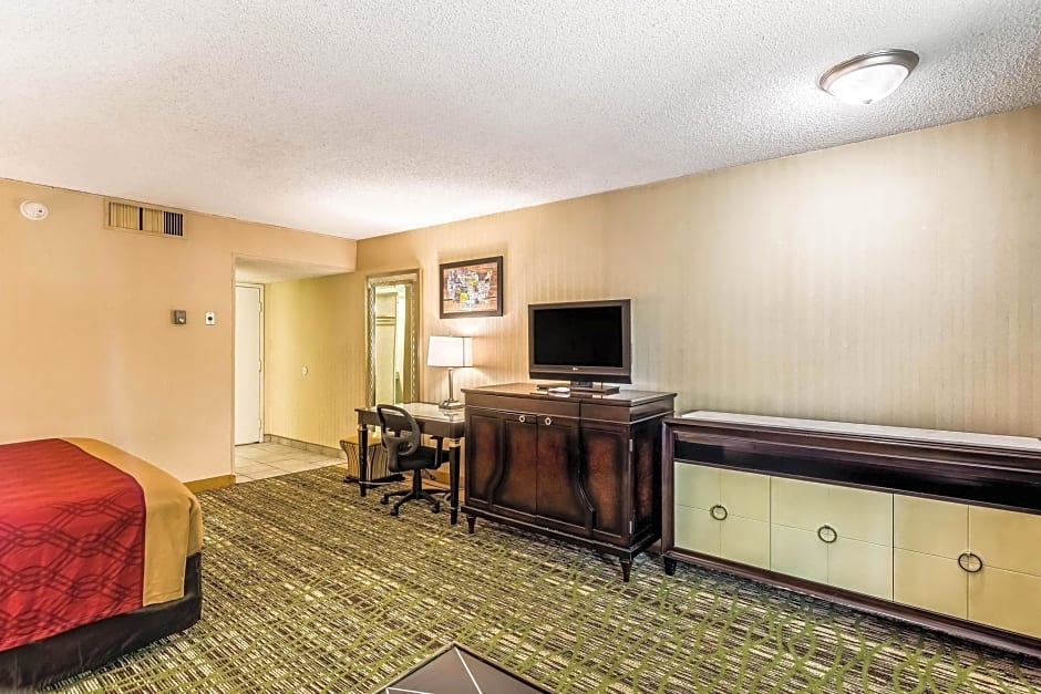 Rodeway Inn & Suites