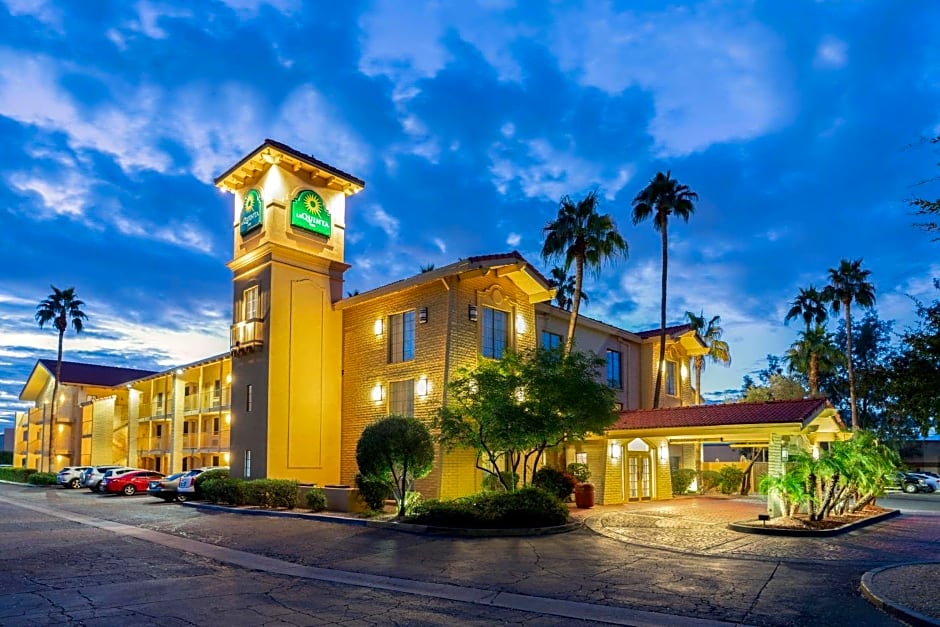 La Quinta Inn & Suites by Wyndham Phoenix Sky Harbor Airport