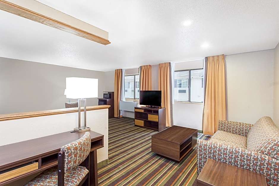 Super 8 by Wyndham Norton VA