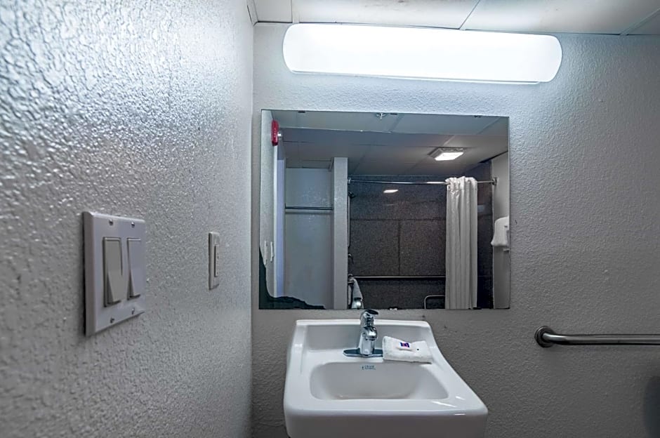 Motel 6-Oklahoma City, OK - South