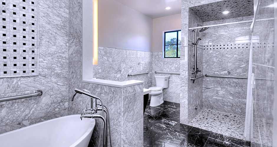 Best Western Plus Palm Court Hotel