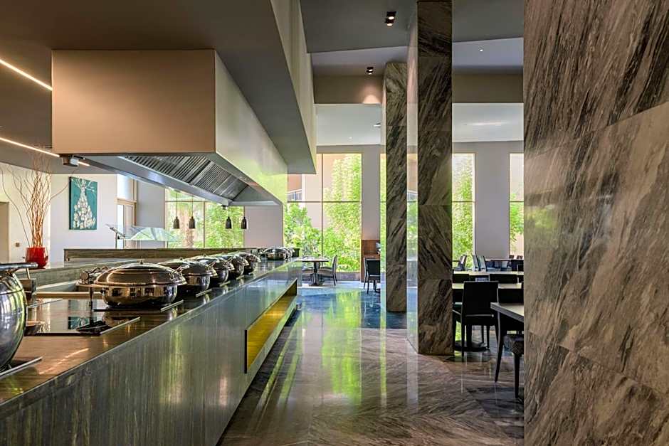 Dusit Thani LakeView Cairo