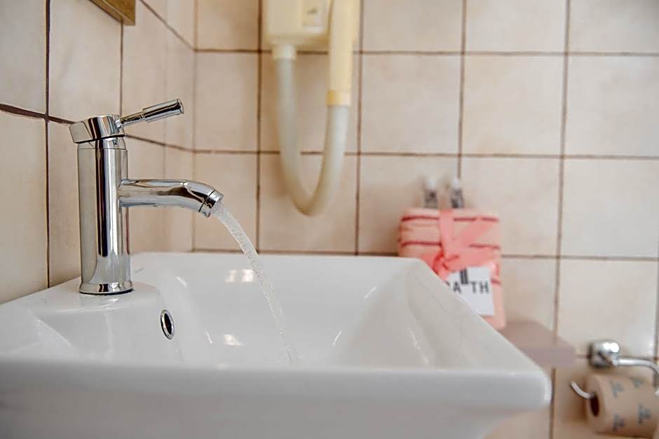 Tsaner Apartment and Rooms