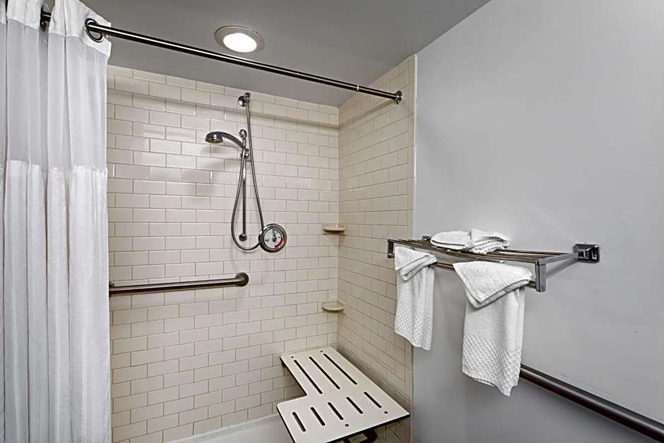 DoubleTree By Hilton Hotel Pittsburgh-Meadow Lands