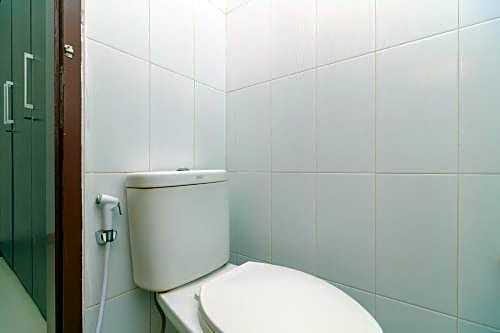 RedDoorz near Kejaksan Station Cirebon 2