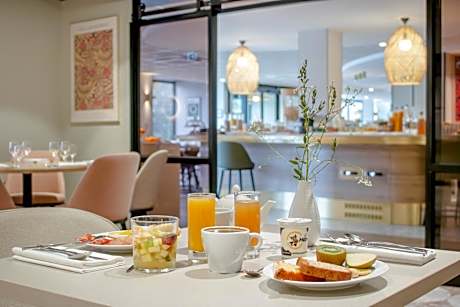 Brit Hotel Nantes La Beaujoire - L'Amandine