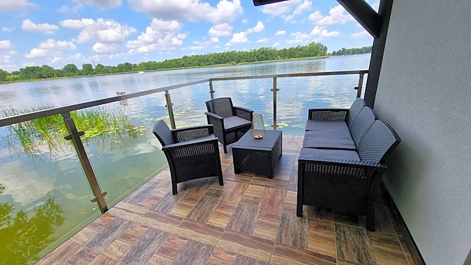 Ośrodek Szkoleniowo-Wypoczynkowy Bernardynka domki na wodzie