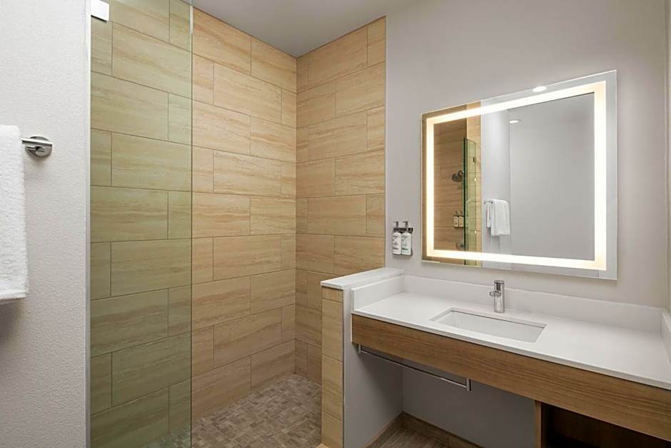 Holiday Inn Express Hotel & Suites Ventura Harbor By IHG