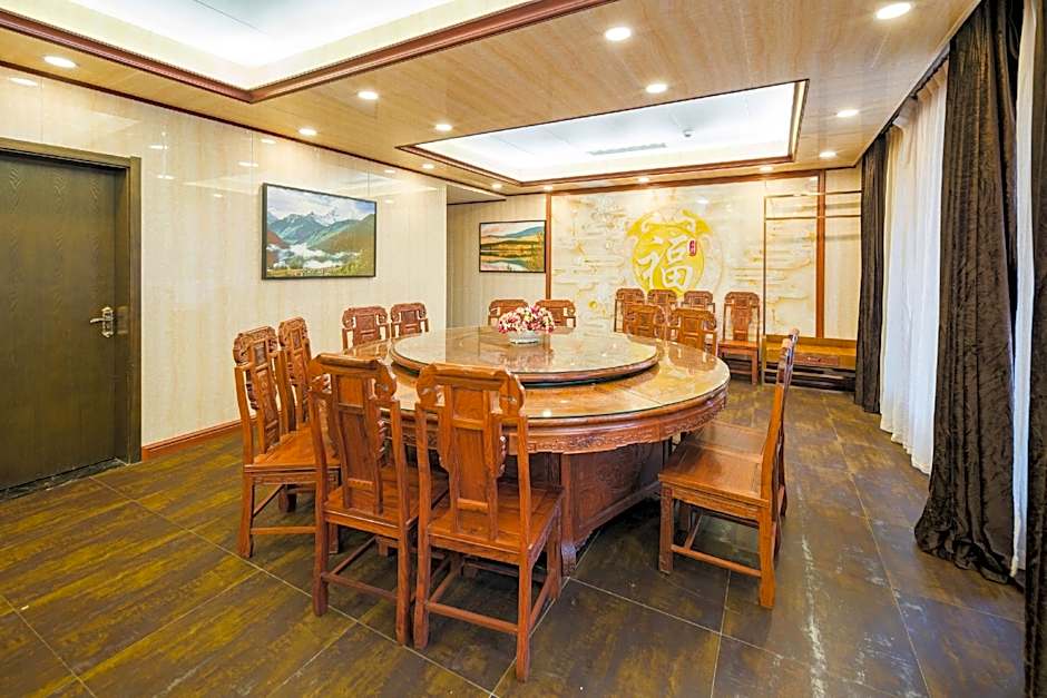 James Joyce Coffetel Xishuangbanna Poshui Square Manjinglan Ancient City