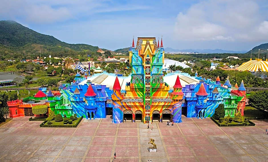 150m da praia em um fantástico edifício em Balneário Piçarras