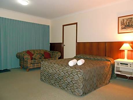 Standard Queen Room