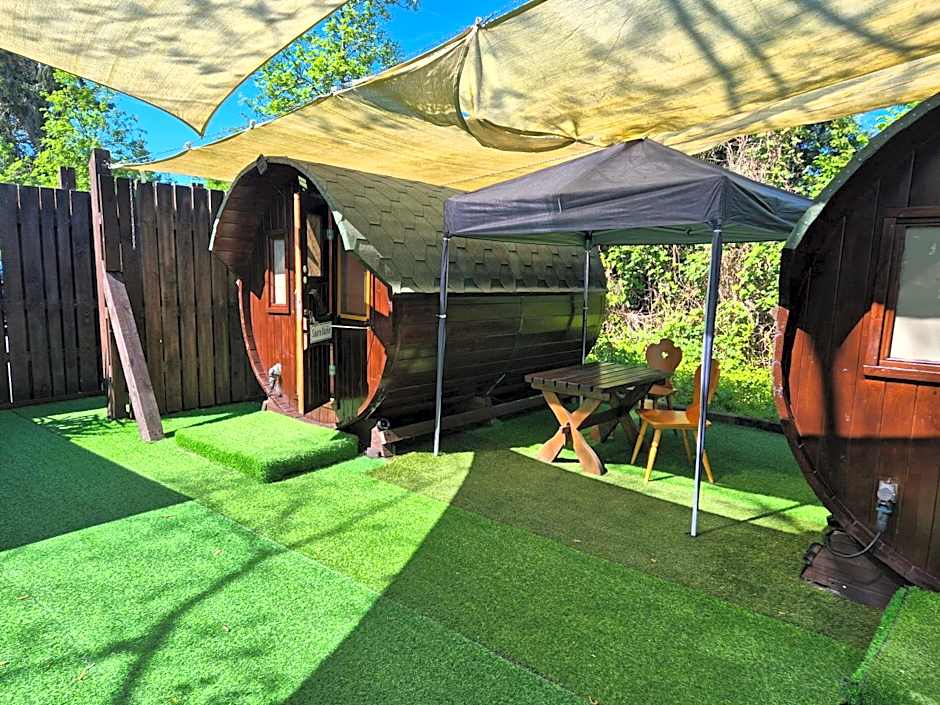 Mini Hotel Übernachten Im Gurkenfass