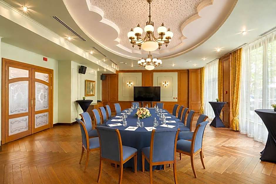 Crystal Palace Boutique Hotel