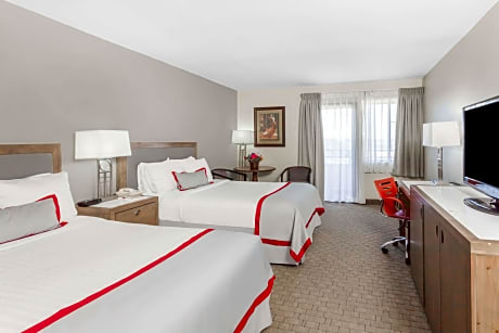2 Double Beds Business Room Non-Smoking