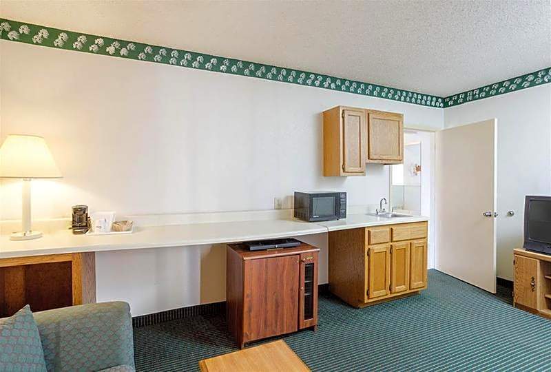 Rodeway Inn & Suites Manchester