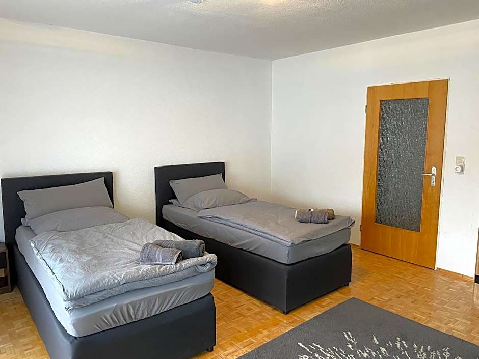 Parkplätze, Einzelbetten, 2 TVs, Balkon, Terrasse, fast Wi-Fi bis zu 1000 Mbit, Homeoffice