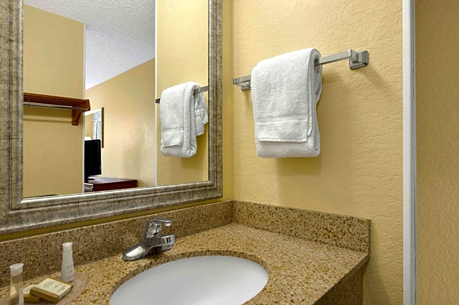 Baymont By Wyndham Gainesville I-75